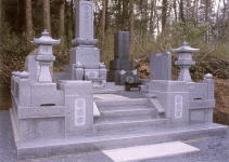 お墓の施工工事例。羽黒石と真壁石の御影石仕様。日本和型、蓮華加工付。